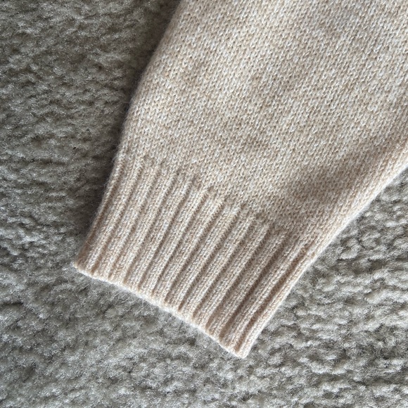 H&M DIVIDED beige/oatmeal cropped sweater size XL - Picture 4 of 10